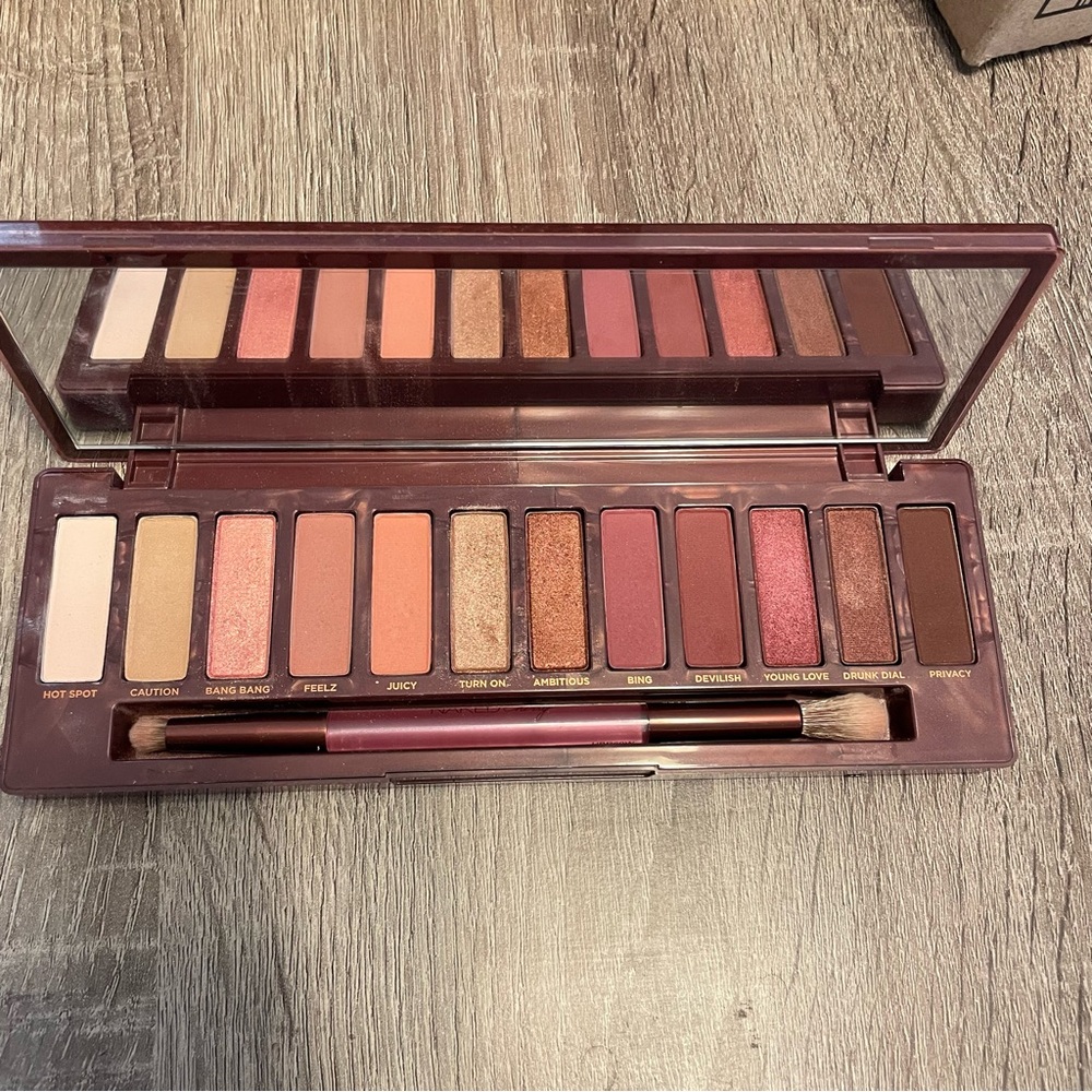 Naked Urban Decay Cherry Eyeshadow palette